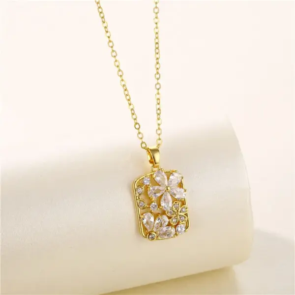 Wholesale Water Plating Vacuum Plating Real Gold Plated 18K Gold Geometric Circle Flower 304 Stainless Steel Titanium Steel Artistic Waterproof Non Tarnish 201 Stainless Steel Pendant Necklace