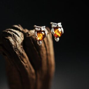 Wholesale Vintage-style owl-inlaid resin stud earrings