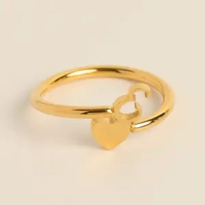 Letter E / Adjustable Opening