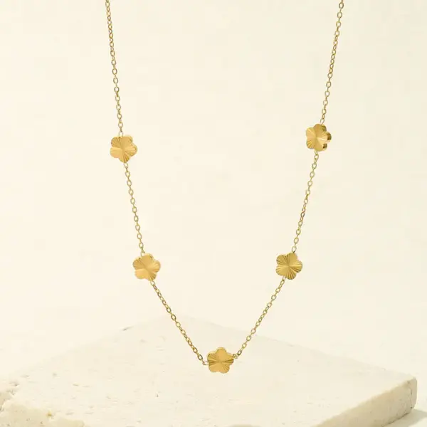Wholesale 304 Stainless Steel Flower PVD Coated Stone-Free 18K Real Gold Plated Romantic Modern Style Cable Chain Lobster Trigger Clasp Closure Necklace