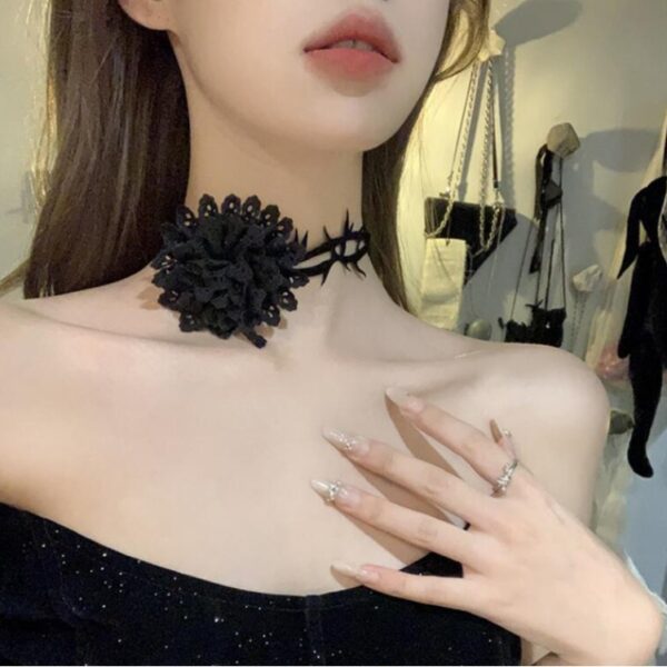 oly-f54b3283ca603972734212189901202a Wholesale Retro girl's necklace with dark night rose and ns