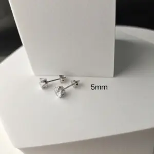 5mm White Zirconium Steel Claw Pair