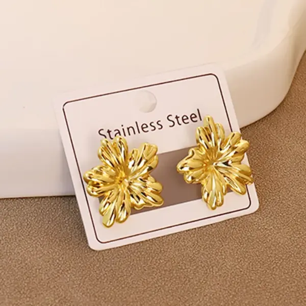 Wholesale 304 Stainless Steel Triangle Pentagram Flower Electroplating Stone-Free Golden Plated Elegant Simple Style Waterproof Non Tarnish Ear Studs