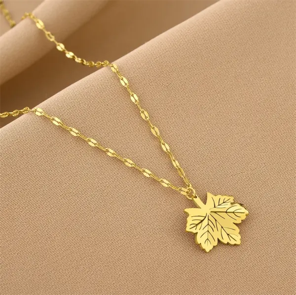 Wholesale Real Gold Plated Maple Leaf 304 Stainless Steel Retro Waterproof Non Tarnish Necklace