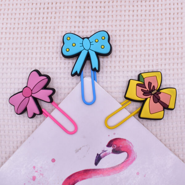 Wholesale Random 50pcs Cartoon bow student paper clip bookmark
