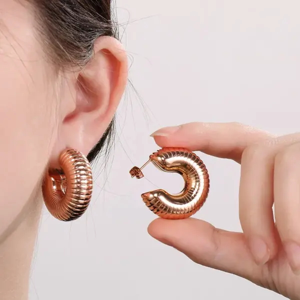 Wholesale 304 Stainless Steel C Shape Solid Color PVD Coated 18K Real Gold Plated Simple Style Waterproof Non Tarnish Plating Ear Studs