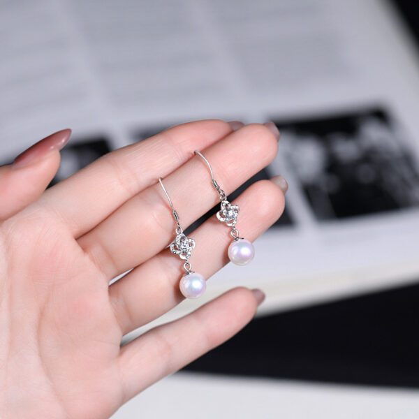 Wholesale Damila S999 Sterling Silver Four-Leaf Clover Earrings for Women, Fashionable Accessible Luxury Round Bead Earrings, Elegant and Versatile Mother's Day Gift