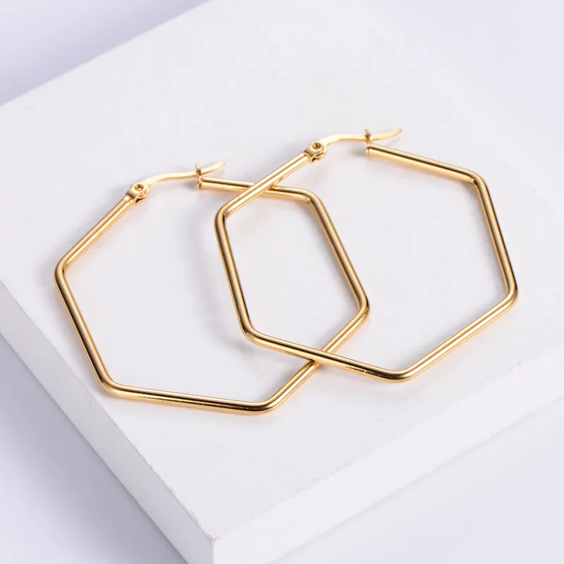 Wholesale PVD Coated Imitation Gold Heart 304 Stainless Steel Simple Style Waterproof Non Tarnish Earrings