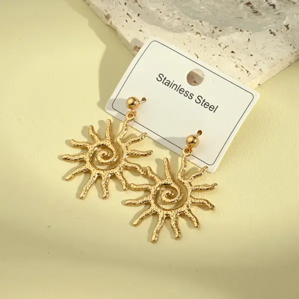 Wholesale PVD Coated Real Gold Plated 18K Gold Round Sun Starfish 304 Stainless Steel Casual Elegant Vintage Style Waterproof Non Tarnish Earrings