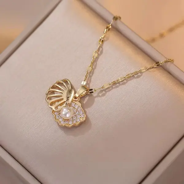 304 Stainless Steel Plastic Shell Ion Plating (IP) Acrylic 18K Gold Plated Beach Simple Style Waterproof Non Tarnish Pendant Necklace