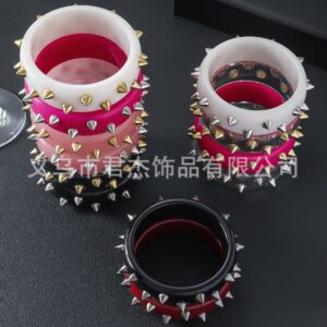 Wholesale Trendy and domineering punk rivet spike bracelet