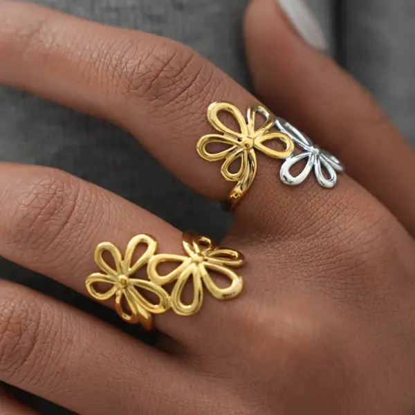 Wholesale Ion Plating (IP) Real Gold Plated 18K Gold Flower 304 Stainless Steel IG Style Casual Simple Style Waterproof Non Tarnish Open Rings