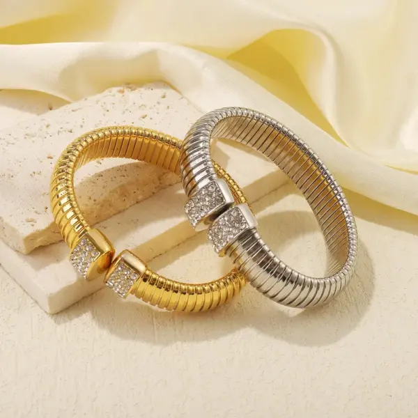 Wholesale Simple Style Solid Color 304 Stainless Steel Rhinestones Bangle In Bulk