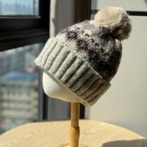 Light gray / Adult size 54-60 (one size fits all)