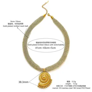 Gold Oval Buckle Conch Necklace