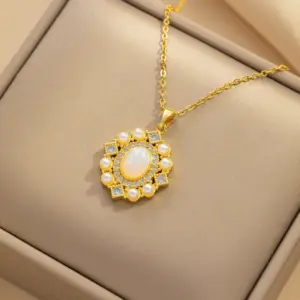 8845 Mermaid White Necklace
