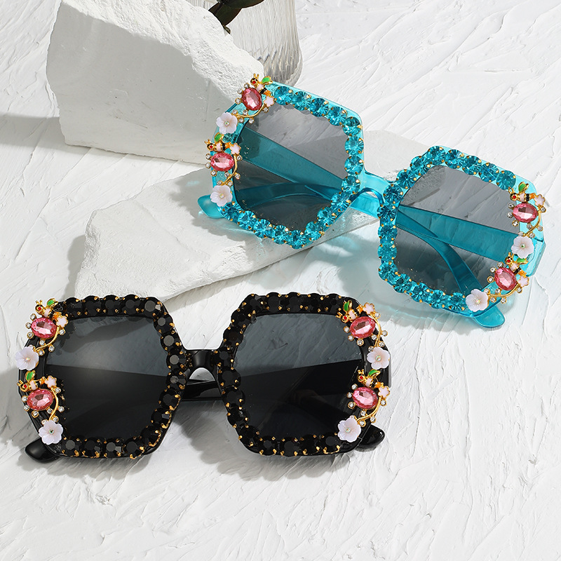 Wholesale European and American fashion sunglasses men's and women's personalized diamond-encrusted sunglasses net red street shooting live wear glass