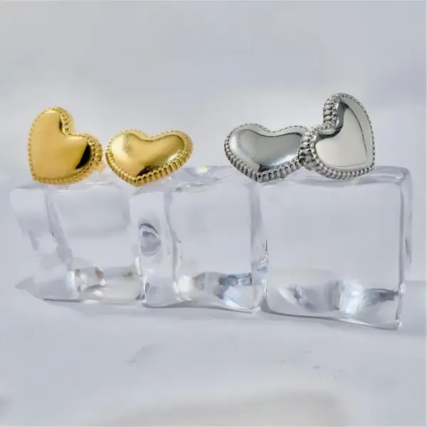 Wholesale PVD Coated 18K Gold Plated Heart Shape Stainless Steel Vintage Style Waterproof Non Tarnish Ear Studs