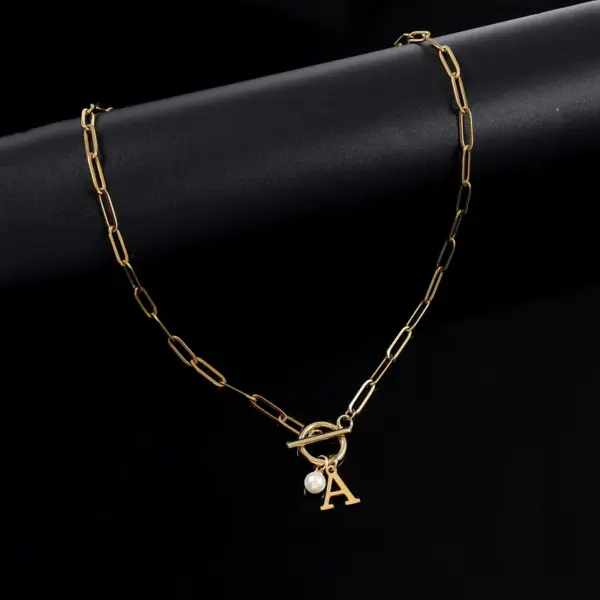 Wholesale 201 Stainless Steel Artificial Pearl Letter Electroplated Stone-Free 18K Real Gold Plated Casual Classic Style Waterproof Non Tarnish Gold Pendant Necklace