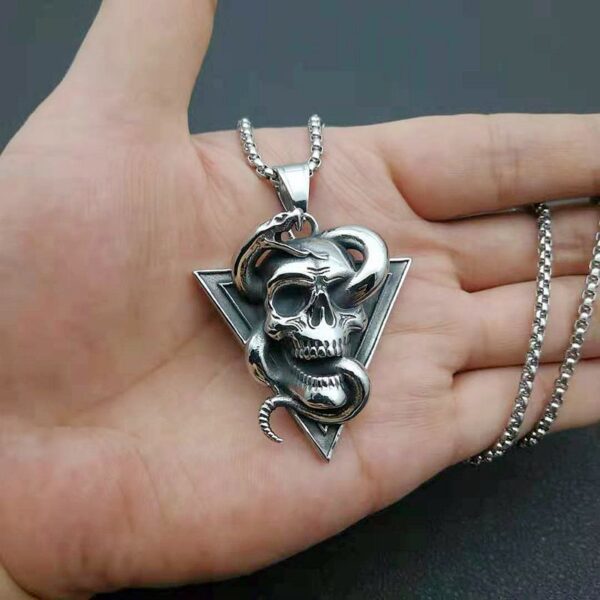 Wholesale AliExpress new retro skull and snake European and American punk style pendant polished skull men's necklace pendant