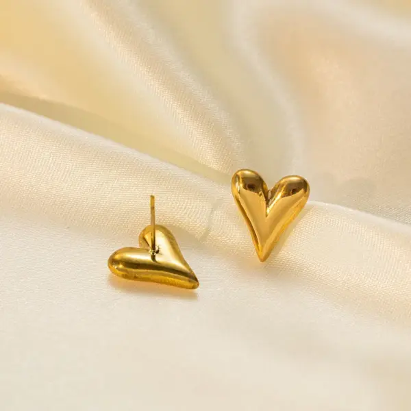 Wholesale PVD Coated Real Gold Plated 18K Gold Heart Shape 304 Stainless Steel Simple Style Commute Waterproof Non Tarnish Ear Studs
