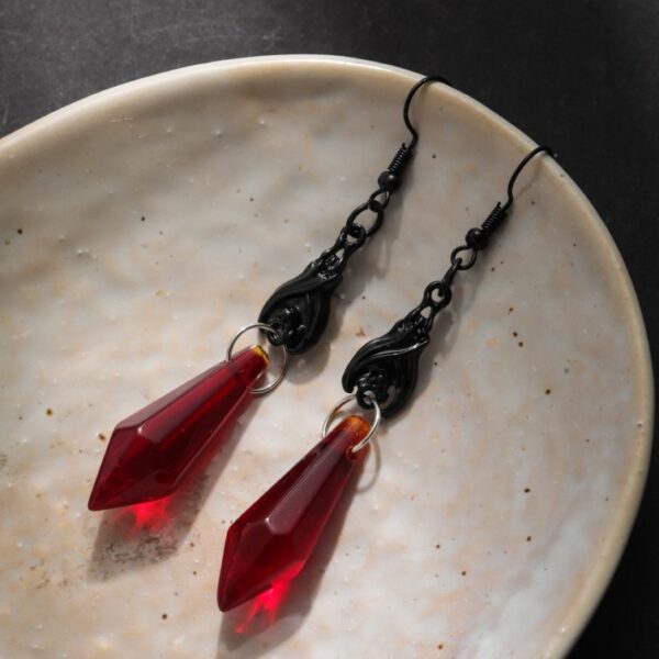 Wholesale European and American retro dark Gothic style red drop-shaped pendant earrings female personality exaggerated blood drop crystal earrings