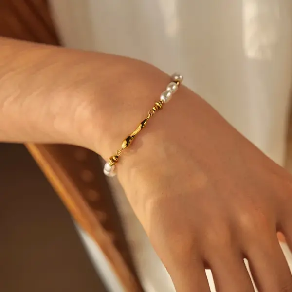 Wholesale Stainless Steel Round PVD Coated Titanium Steel Simple Style Gold Bracelets