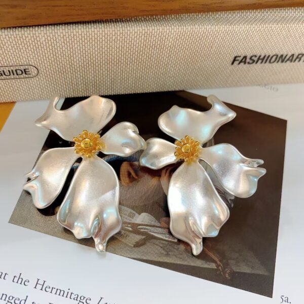 oly-f86440d4d5262d07e904ca25e7cc2dd4 Wholesale High-end Retro Flower Earrings Metal Hong Kong-style Niche Design vintage Distinctive Show Exaerated Earrings
