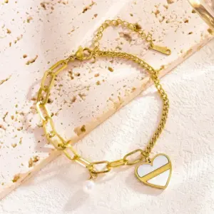 7826 Heart White Shell Bracelet