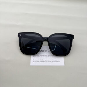 Three points black frame gray film