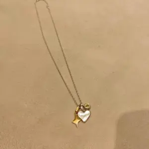 Mangxing Love Heart Green Diamond Necklace