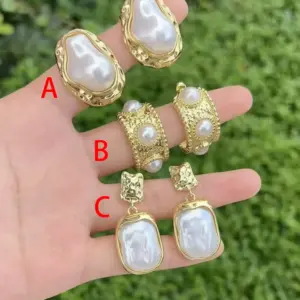 B Earrings / Needle Thickness: 0.8mm / 1 Pair/Package