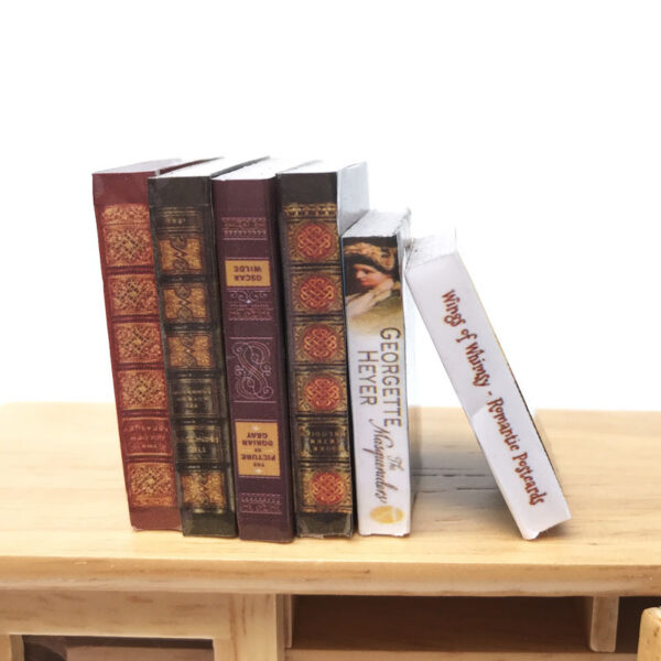 Wholesale dollhouse dollhouse mini model scene decoration 6 books a set of retro books can not be turned pages