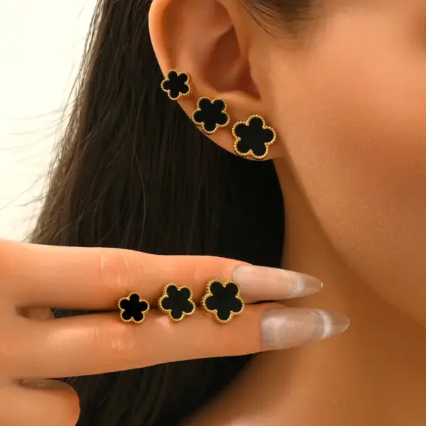 Wholesale Three Pairs Fashion 304 Stainless Steel Geometric Heart Flower Rectangle Three-Dimensional Hoop Earrings Set For Women Daily 18K Gold Plated