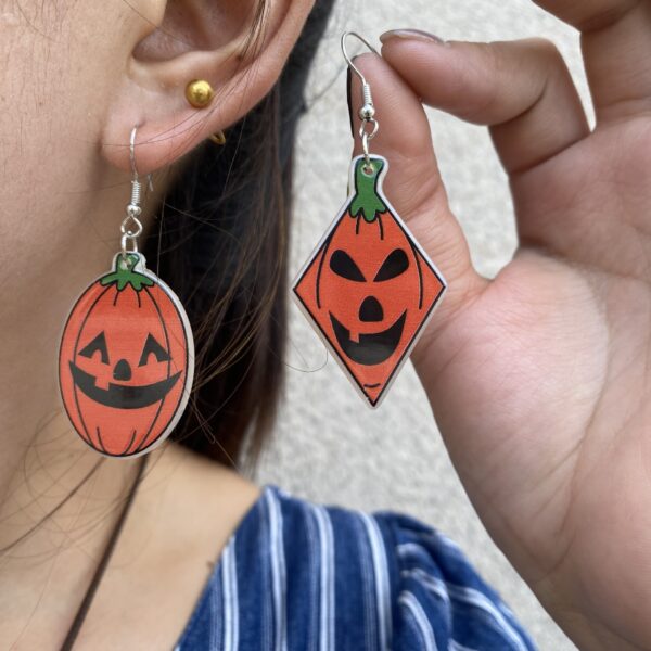 Wholesale Cross-Border Amazon Acrylic Pumpkin Head Luminous Earrings Halloween Funny Horror Creative Party Earrings