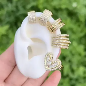 Wholesale 1 Pair/Package Modern Style Simple Style C Shape Heart Shape Polishing Inlay Copper Zircon 18K Gold Plated Ear Cuffs