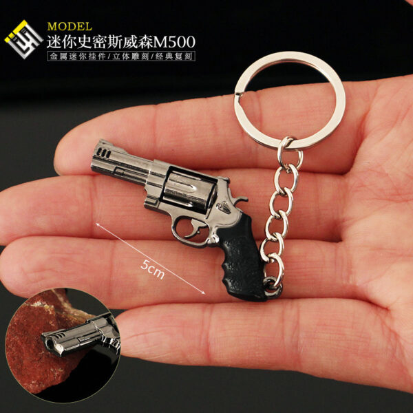 Wholesale Monkey chicken pendant peripheral mini Smith Swift left wheel M500 alloy toy model keychain 5cm