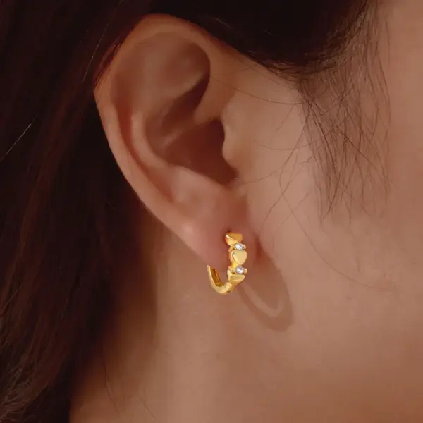 201 Stainless Steel Heart Shape Flower PVD Coated Zircon Real Gold Plated 18K Gold Basic Simple Style Waterproof Non Tarnish Earrings