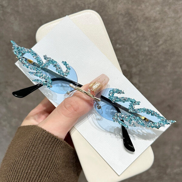 Wholesale European and American Cross-Border New Flame Diamond Personalized Trendy Sunglasses Sunglasses Fashion Sunglasses Manufacturer