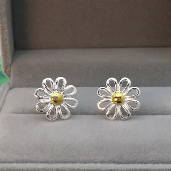 Wholesale 1 Pair Simple Style Chrysanthemum Plating Copper Ear Studs