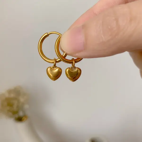 Wholesale PVD Coated Real Gold Plated 18K Gold Heart Shape 304 Stainless Steel Vintage Style Waterproof Non Tarnish Drop Earrings