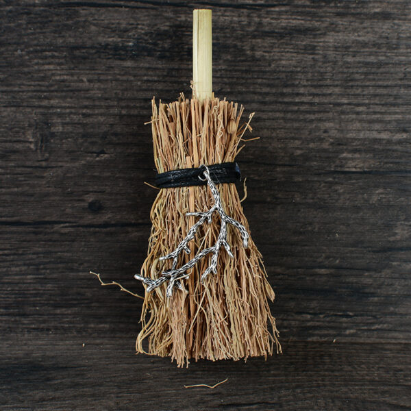 Wholesale mini broom pendant pendant