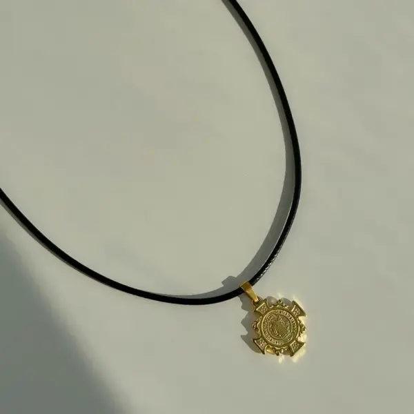 PVD Coated 18K Gold Plated Cross Conch 304 Stainless Steel Casual Cute Waterproof Non Tarnish 304 Stainless Steel Pendant Necklace