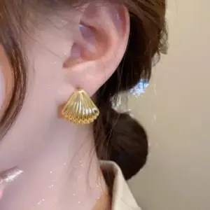 Fan-Shaped Shell Ear Studs-Gold