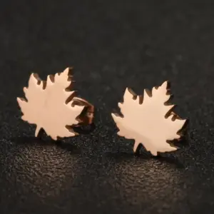 Wholesale PVD Coated 18K Gold Real Gold Plated Maple Leaf 304 Stainless Steel Simple Style Commute Waterproof Non Tarnish Ear Studs
