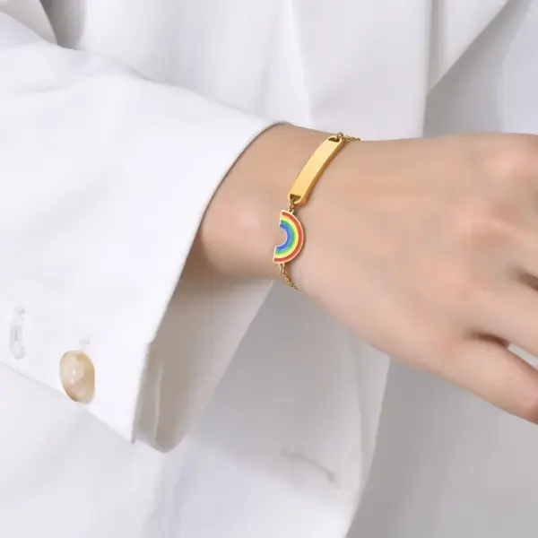 PVD Coated Gold Plated Rainbow Heart Shape Strawberry 201 Stainless Steel Sweet Simple Style Waterproof Non Tarnish 201 Stainless Steel Bracelets