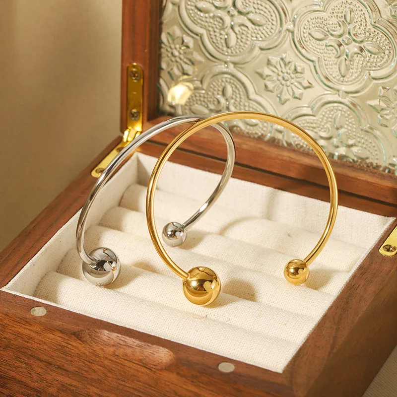 Wholesale PVD Coated Real Gold Plated 18K Gold Solid Color 201 Stainless Steel IG Style Simple Style Waterproof Non Tarnish Bangle