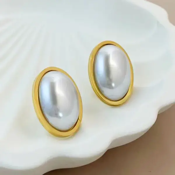 Wholesale 1 Pair Stainless Steel Oval Heart Imitation Pearl Flower Inlaid Diamond Earrings, Unisex Daily Wear Earrings, Suitable For Valentine's Day Or Important Holidays As Gifts For Relatives And Friends.