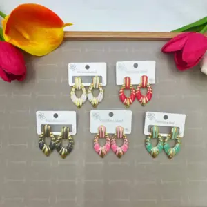 Leaf-shaped Hollow Design Oil Drop Earrings Random Color / 18k