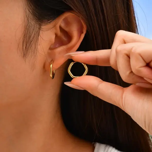 Wholesale 201 Stainless Steel Geometric Heart Shape PVD Coated 18K Real Gold Plated 18K Gold Elegant Streetwear IG Style Waterproof Non Tarnish Earrings